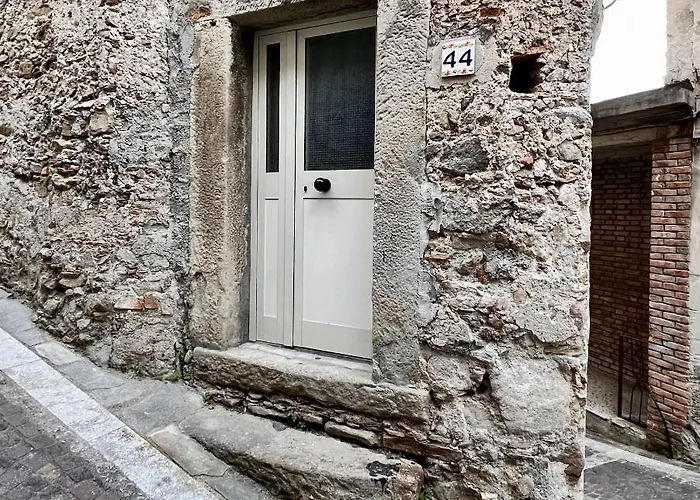 Hébergement de vacances Visit.antonimina | *